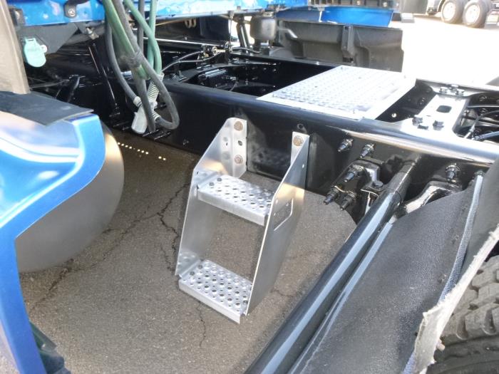 2022 International LT625-30