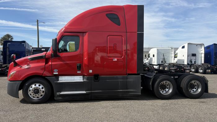 2022 Freightliner Cascadia-2