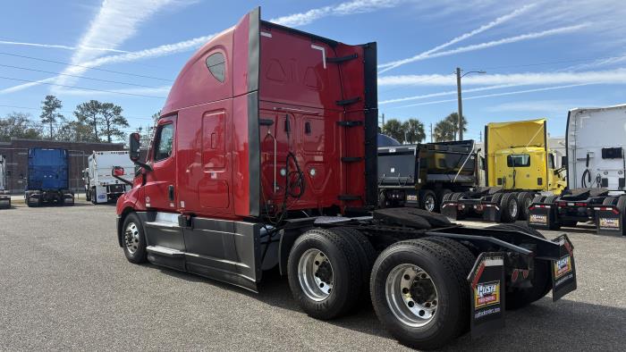 2022 Freightliner Cascadia-3
