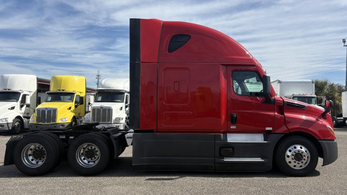 2022 Freightliner Cascadia-6
