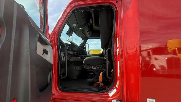 2022 Freightliner Cascadia-10