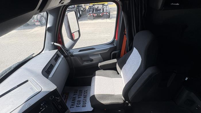 2022 Freightliner Cascadia-11