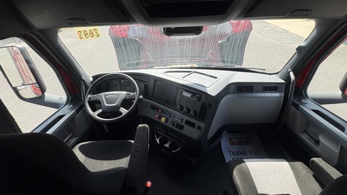 2022 Freightliner Cascadia-17