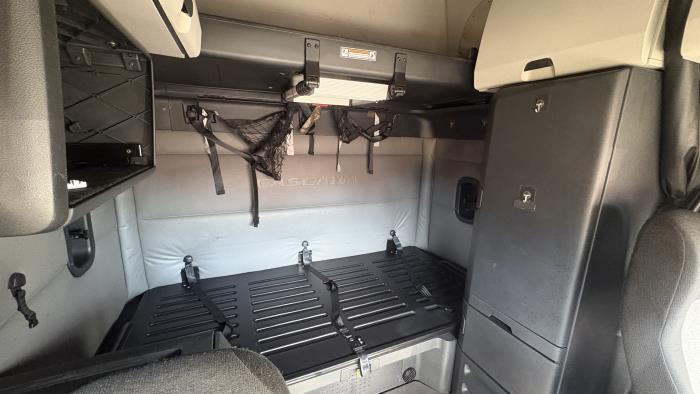 2022 Freightliner Cascadia-12