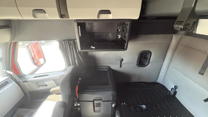 2022 Freightliner Cascadia-13