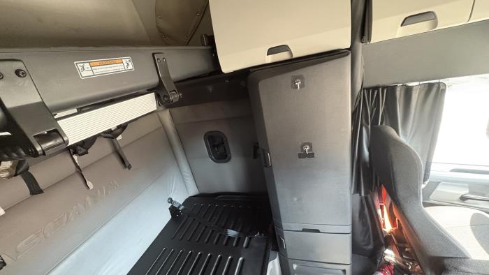 2022 Freightliner Cascadia-14