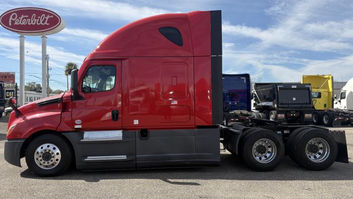 2022 Freightliner Cascadia-2