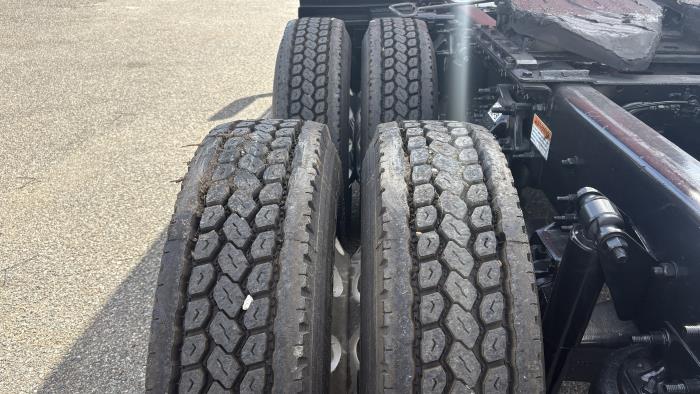 2022 Freightliner Cascadia-28