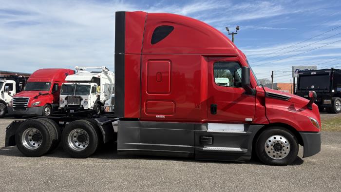 2022 Freightliner Cascadia-6