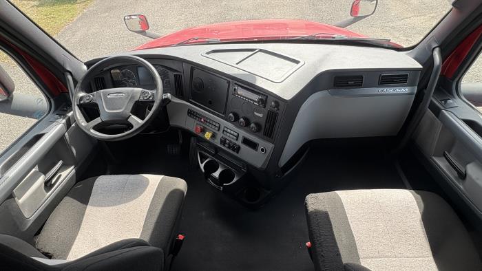 2022 Freightliner Cascadia-16