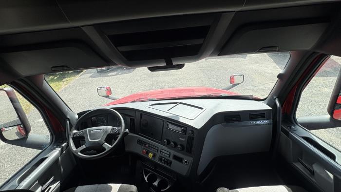 2022 Freightliner Cascadia-17