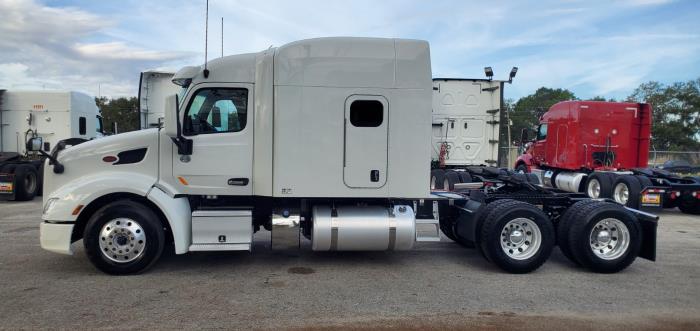 2022 Peterbilt 579-8