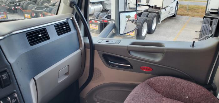 2022 Peterbilt 579-13