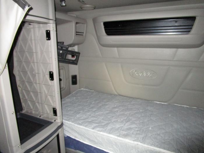 2022 Peterbilt 579-17