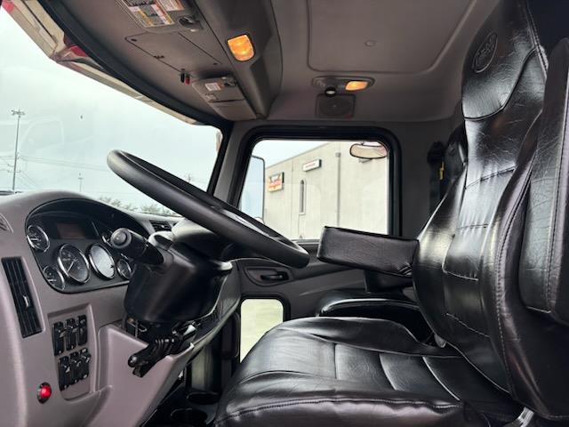 2020 Peterbilt 348-8
