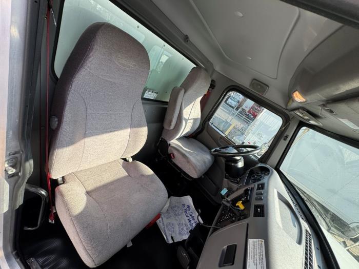 2020 Peterbilt 337-26