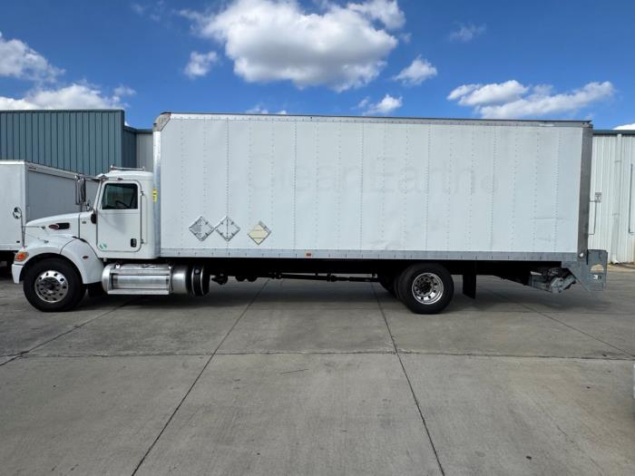 2020 Peterbilt 337-8