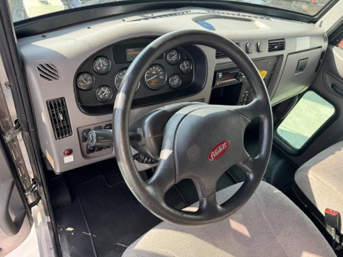 2020 Peterbilt 337-21