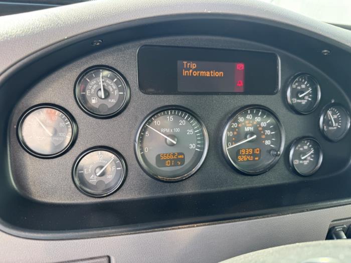 2020 Peterbilt 337-23