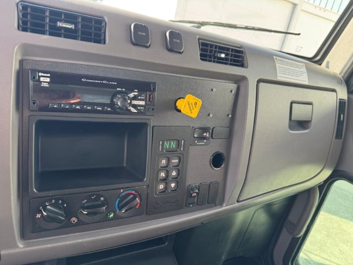 2020 Peterbilt 337-24