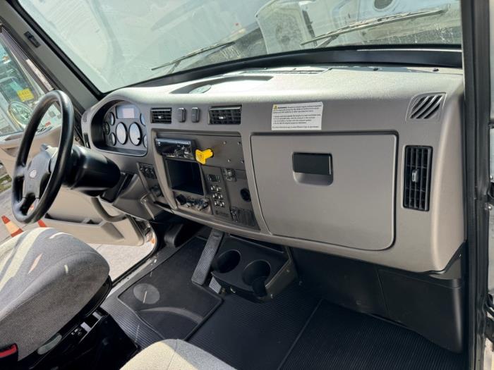 2020 Peterbilt 337-26