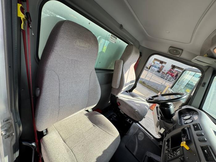 2020 Peterbilt 337-27