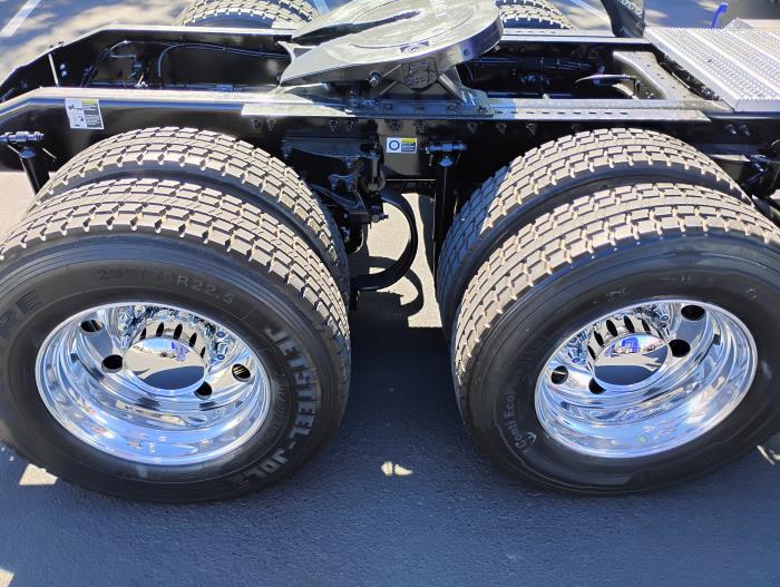 2022 Peterbilt 579-8