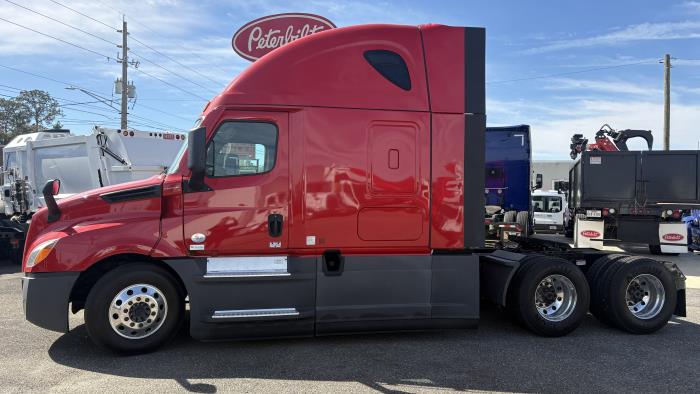 2022 Freightliner Cascadia-2
