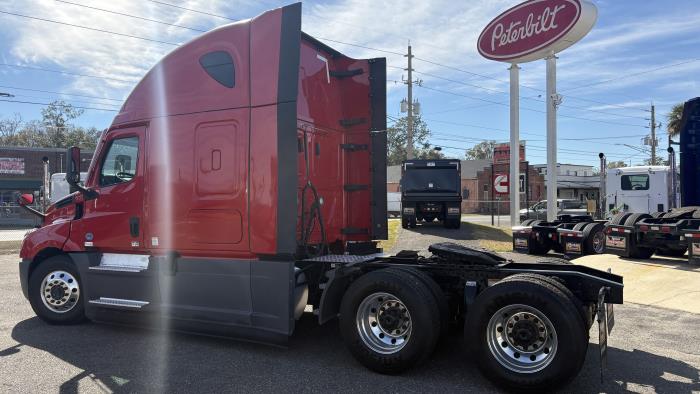2022 Freightliner Cascadia-3