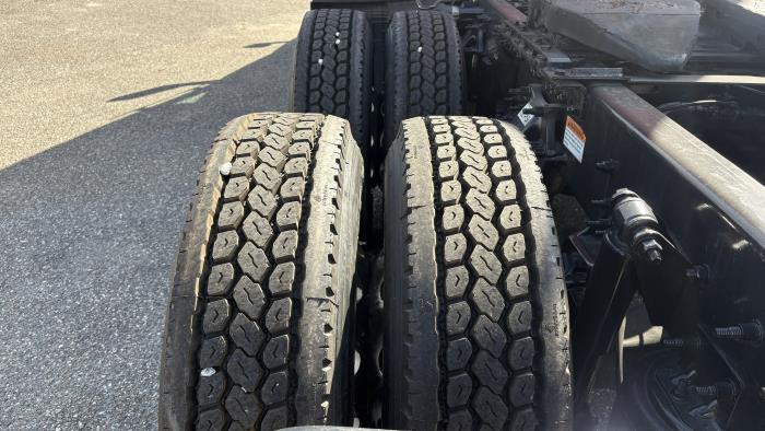 2022 Freightliner Cascadia-26