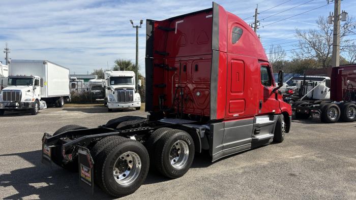 2022 Freightliner Cascadia-5