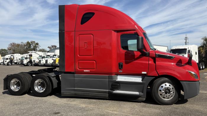2022 Freightliner Cascadia-6