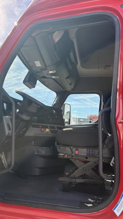 2022 Freightliner Cascadia-9