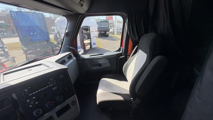 2022 Freightliner Cascadia-11