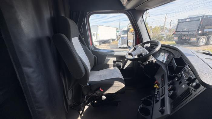 2022 Freightliner Cascadia-22