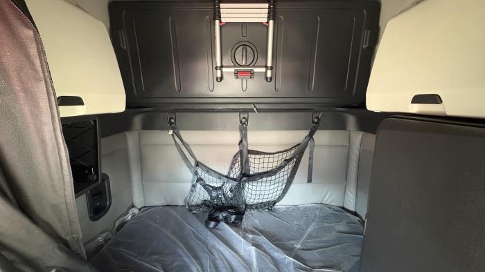 2022 Freightliner Cascadia-12