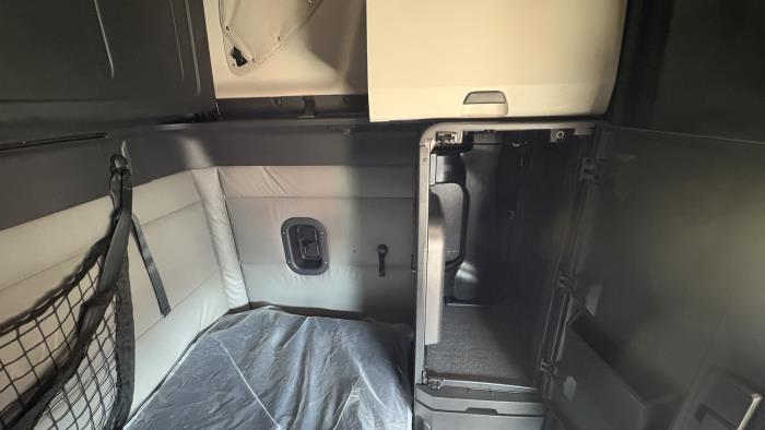 2022 Freightliner Cascadia-15