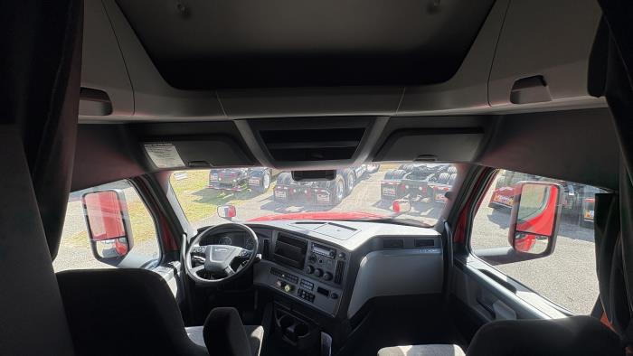 2022 Freightliner Cascadia-18