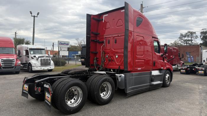 2022 Freightliner Cascadia-5
