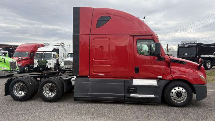 2022 Freightliner Cascadia-6