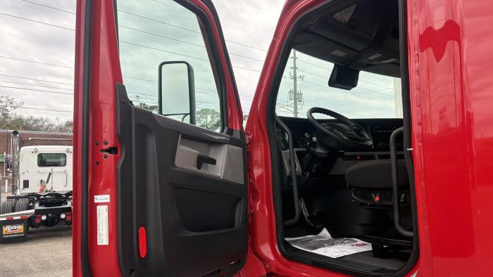 2022 Freightliner Cascadia-9