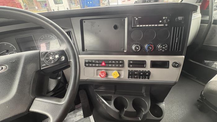 2022 Freightliner Cascadia-19