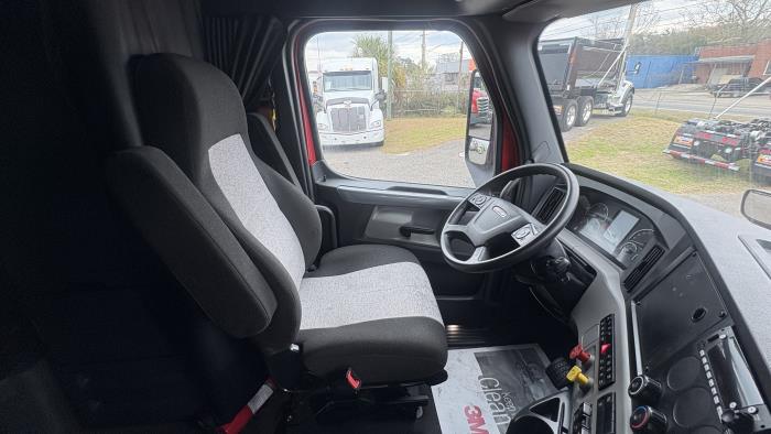 2022 Freightliner Cascadia-22