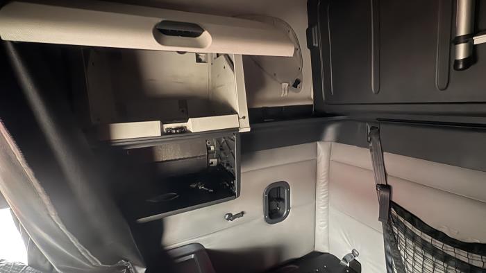 2022 Freightliner Cascadia-12