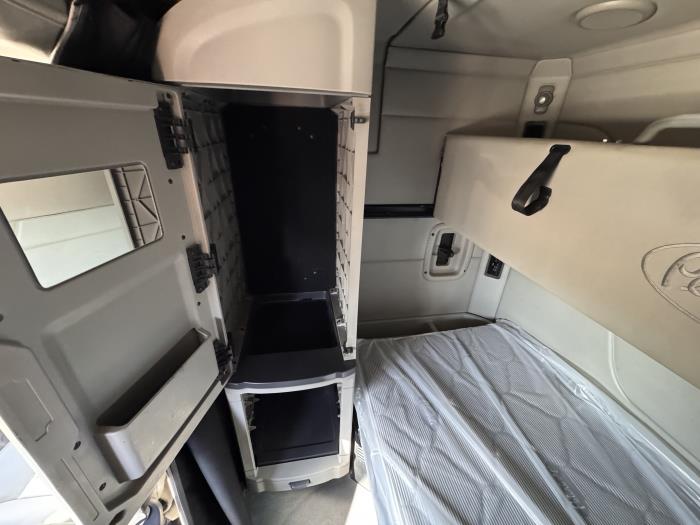 2022 Peterbilt 579-10