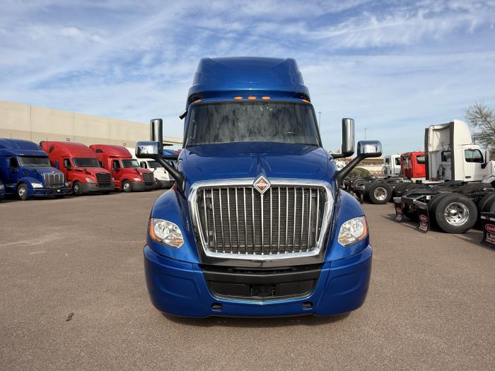 2022 International LT625-8