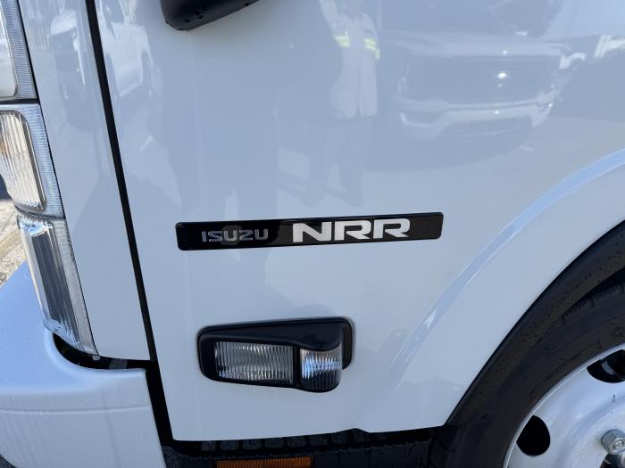2025 Isuzu NRR-7