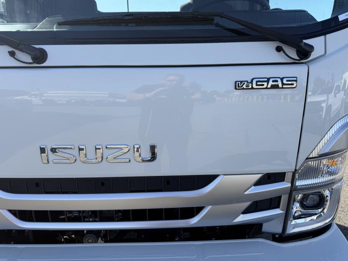 2025 Isuzu NRR-6