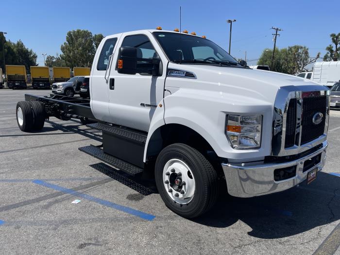 2027 Ford F-650-6