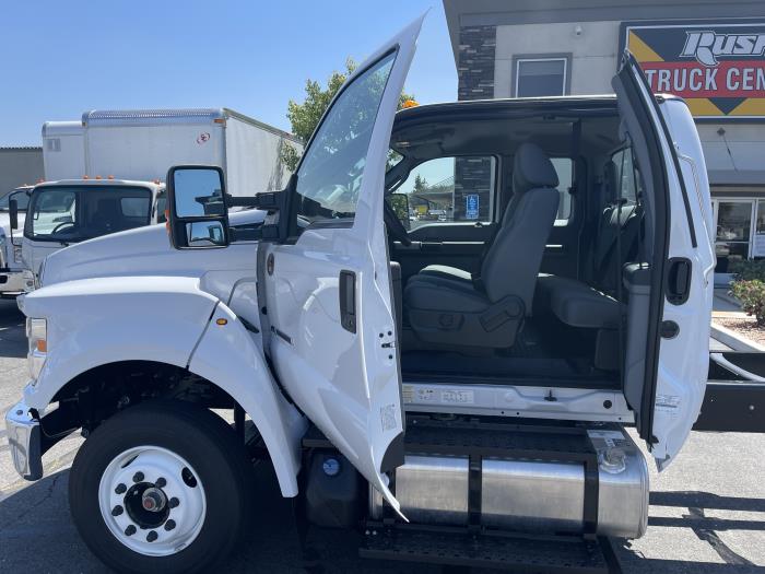 2027 Ford F-650-8